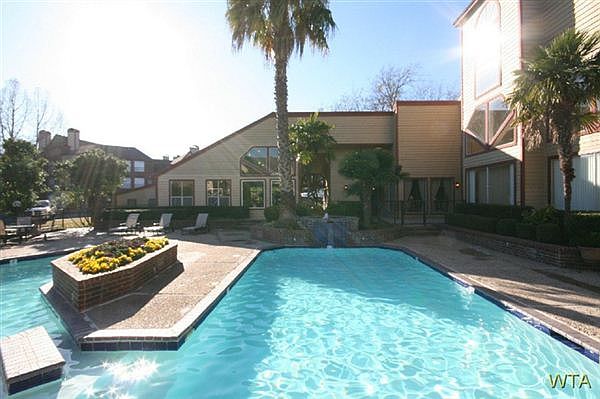 Sparkling Pool