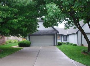 11927 Hemlock St, Overland Park, KS 66213