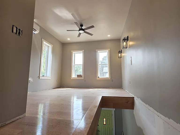 752 N Front St — Photo 3