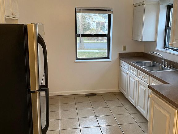 3rd image of 1252 Garden Cir APT 1