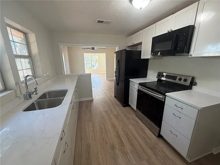 1613 Robeson St — Photo 9