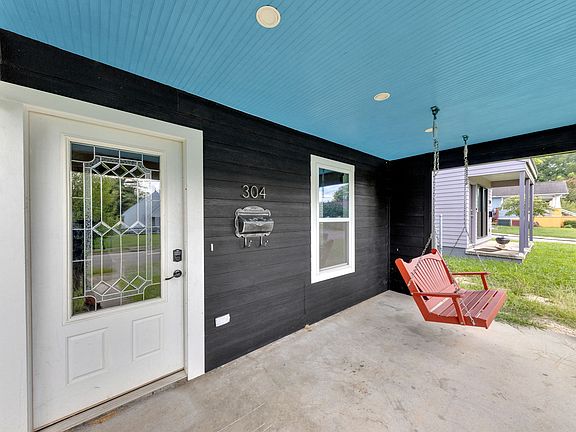 5th image of 302 Douglas Ave