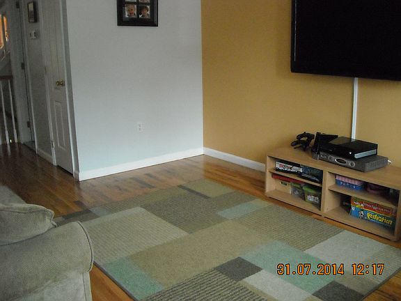 4th image of 450 Stewart Ave