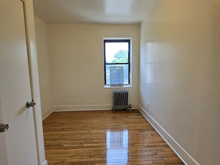 497 Van Cortlandt Park Ave #4L — Photo 5