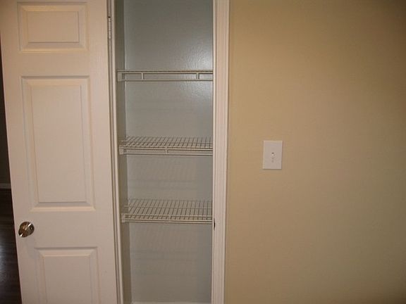 5th image of 18 Crofton Dr