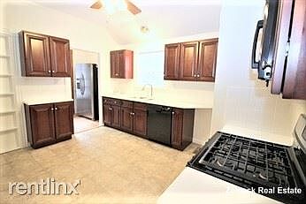 landlord_unit_photo_67809138_5