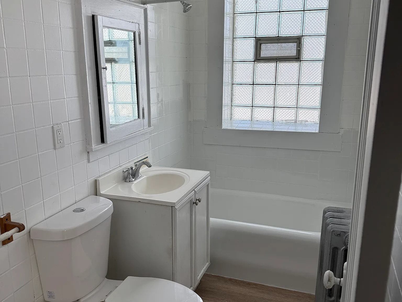 1902 Warren Ave — Photo 2