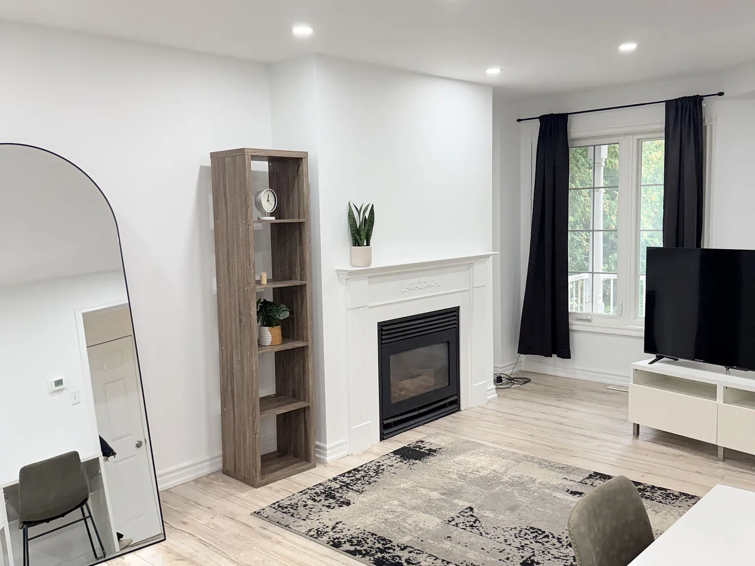 3 bed, $2,909 — Photo 3