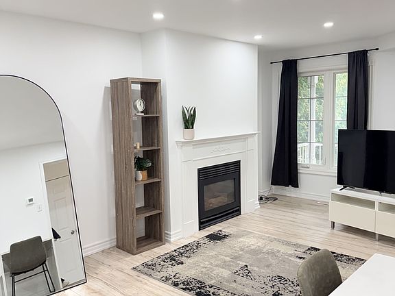 3rd image of 1027 Ridgemount Blvd