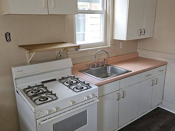 3rd image of 1214 Holmes St Floor 2