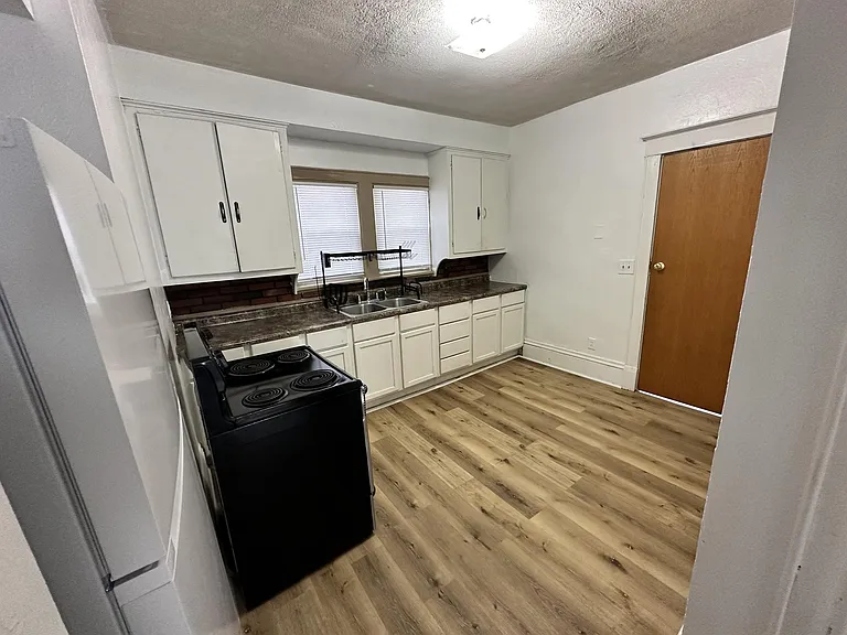 1404 S Main St #1 — Photo 23