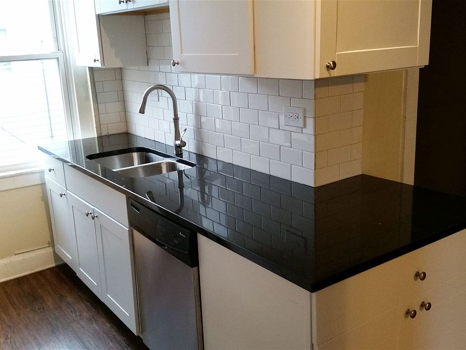 Large Kitchen including dishwasher, gas range, double door f