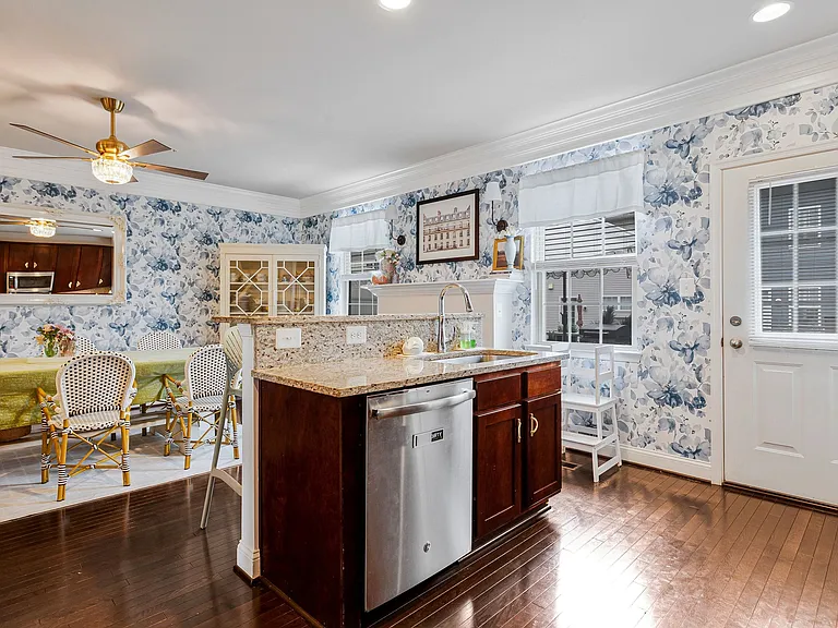 703 Skippers Ln — Photo 6