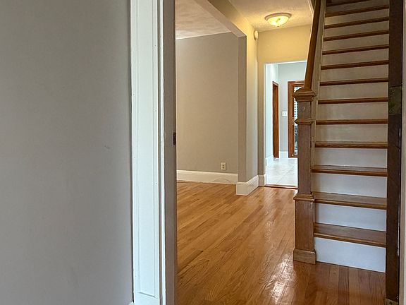 2nd image of 1 Oak Grove Ct