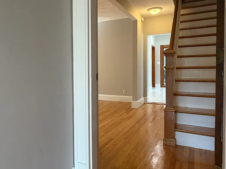 1 Oak Grove Ct — Photo 2