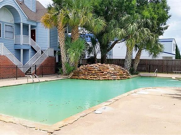 3rd image of 14550 Fonmeadow Dr APT 805