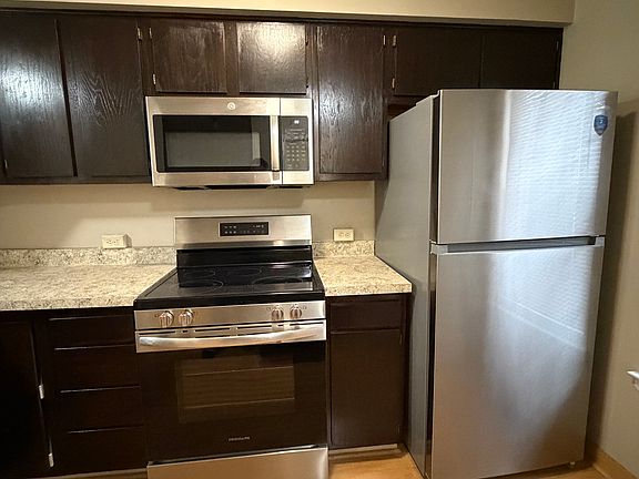 5th image of 1304 Meadowbrook Dr