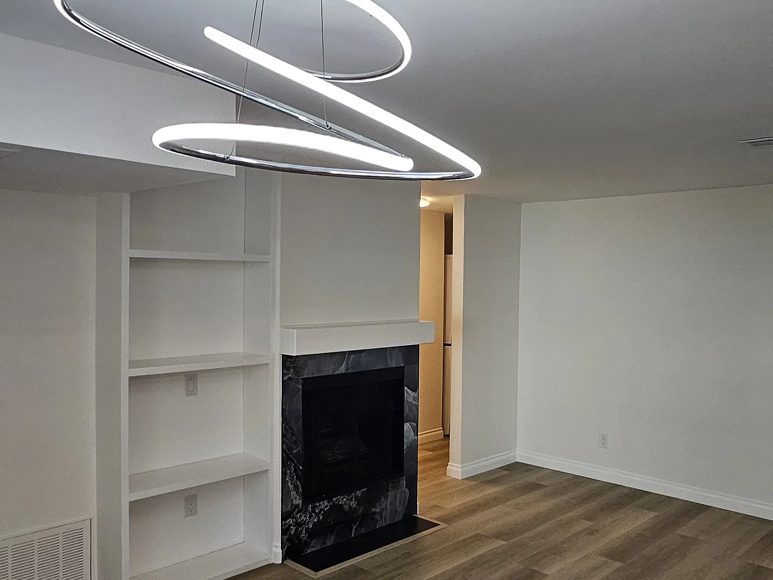 2 bed, 900 sqft, $3,000 — Photo 3