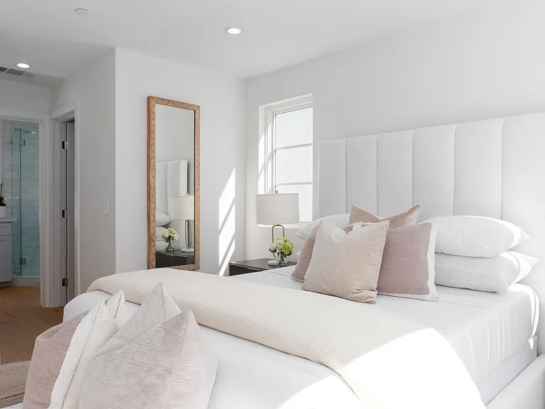 1025 W Balboa Blvd — Photo 20