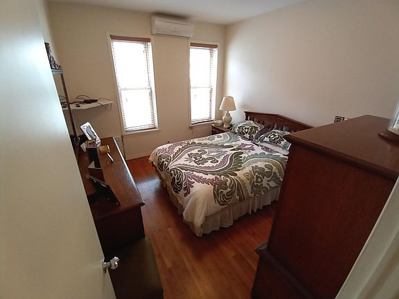 5th image of 132 Bay 28th St APT 1
