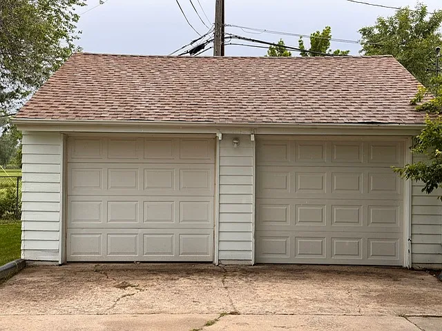 Detached garage
