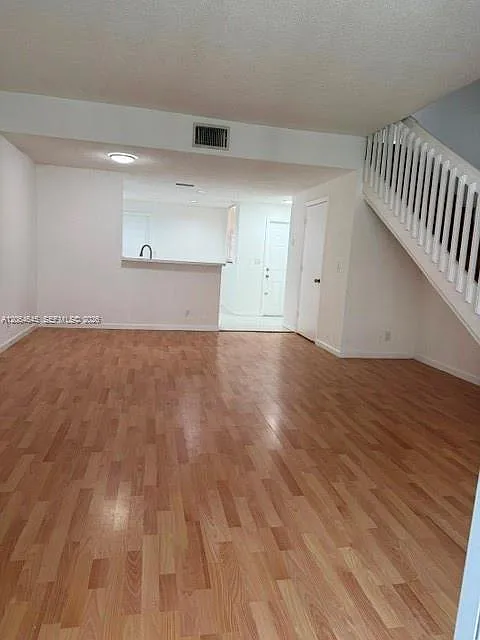 Sectors 3 & 4 Boundary Pl — Photo 4