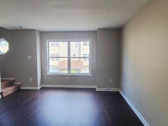 3rd image of 110 Jefferson St