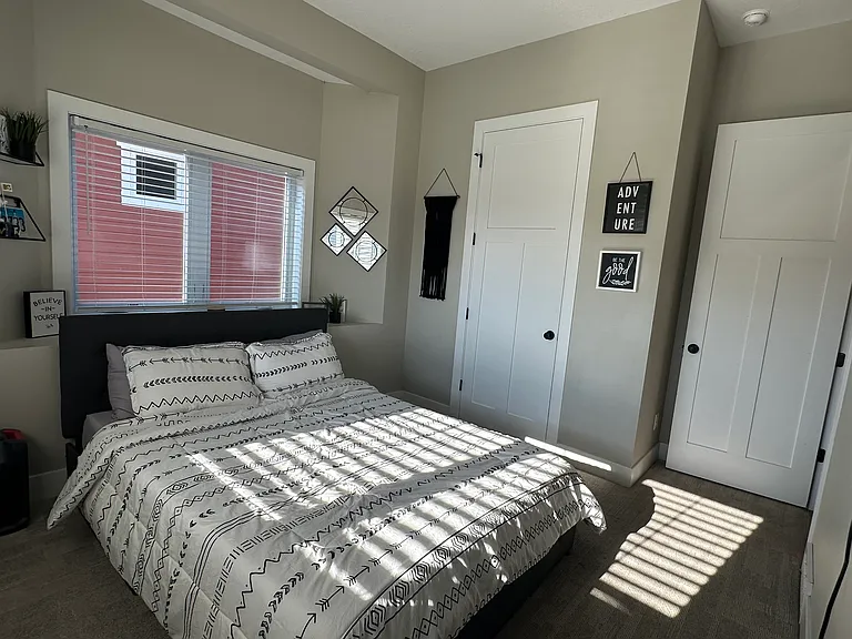 Guest queen size bedroom