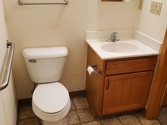 5th image of 104 W Linden St #140