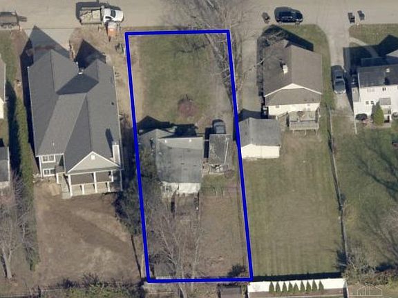 3rd image of 4911 Laurel Ave