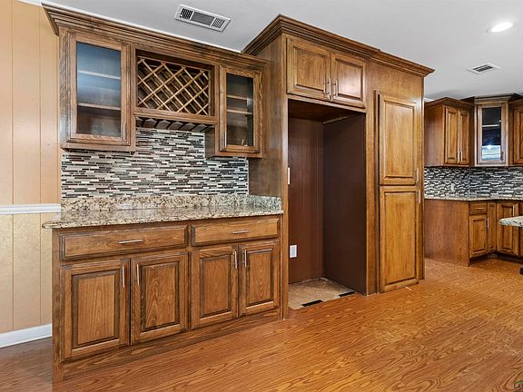 5th image of 515 Meadowbrook Dr