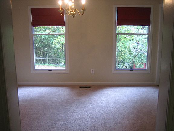 4th image of 2016 Farragut Dr