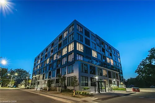 690 King St W Photo 1