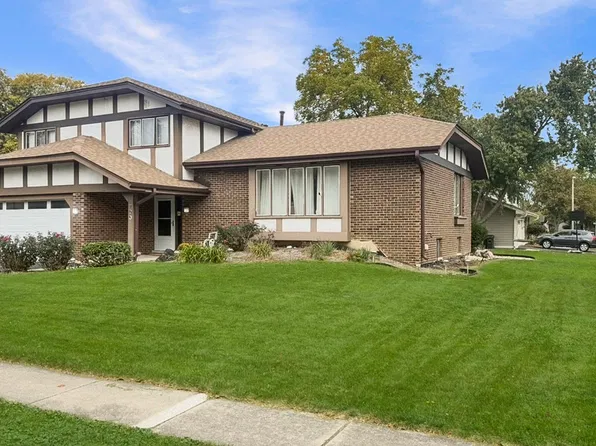700 W 58th St, Westmont, IL 60559