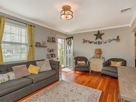 3rd image of 495 Gillette Ave