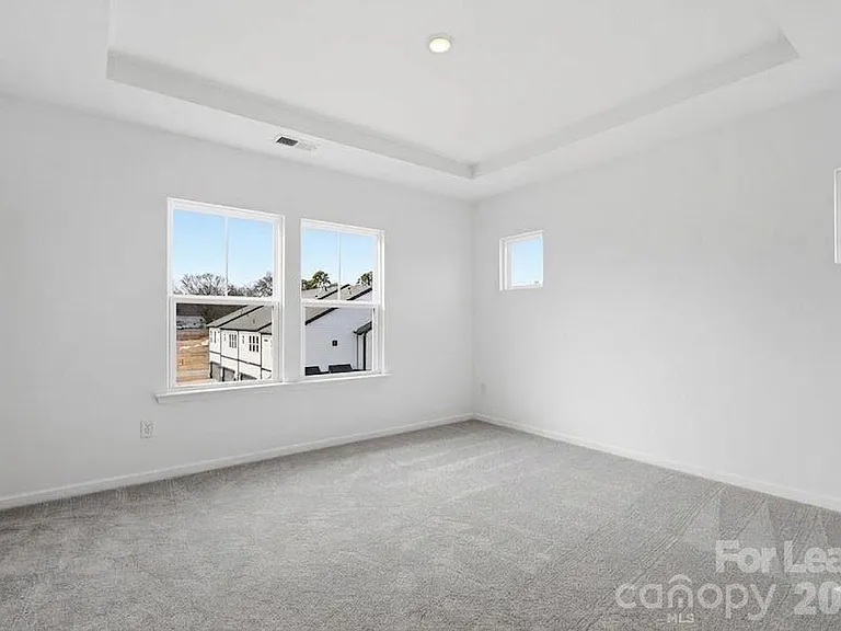 411 Silver Star Blvd — Photo 5