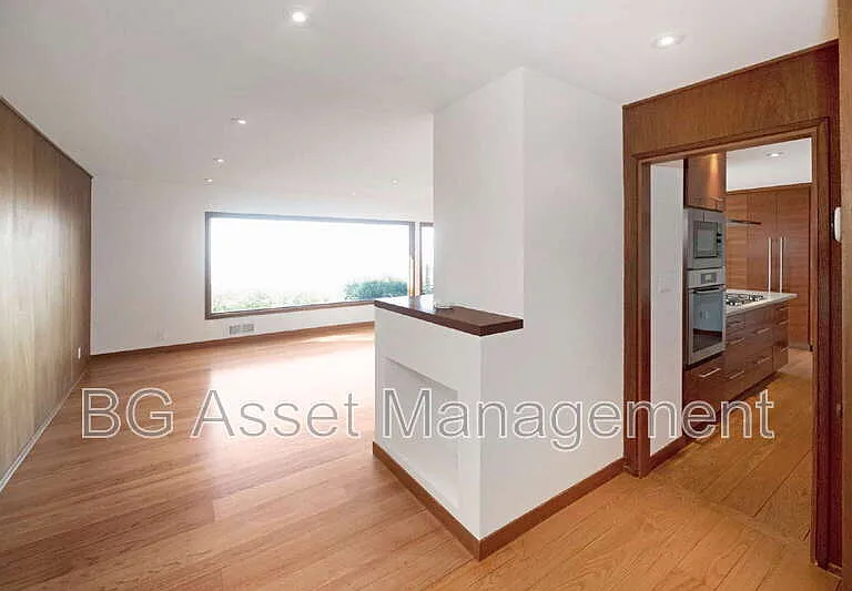 1411 Arlington Blvd — Photo 3