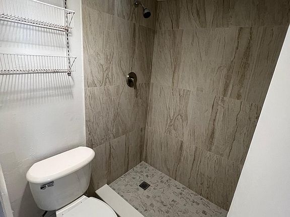 4th image of 624 NW 13th St #110