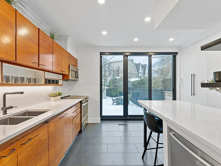 111 Summerhill Ave — Photo 17
