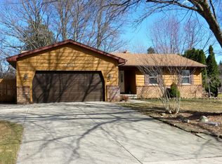8294 Hardwood Dr, Jenison, MI 49428
