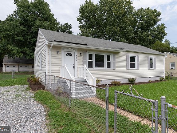 3rd image of 4818 Stanley Dr
