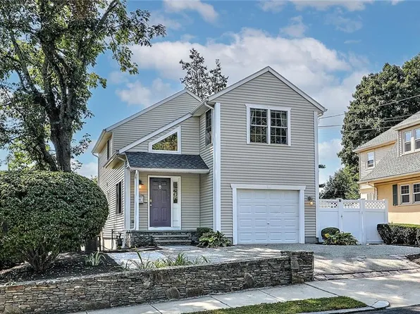 301 Rochambeau Ave, Providence, RI 02906