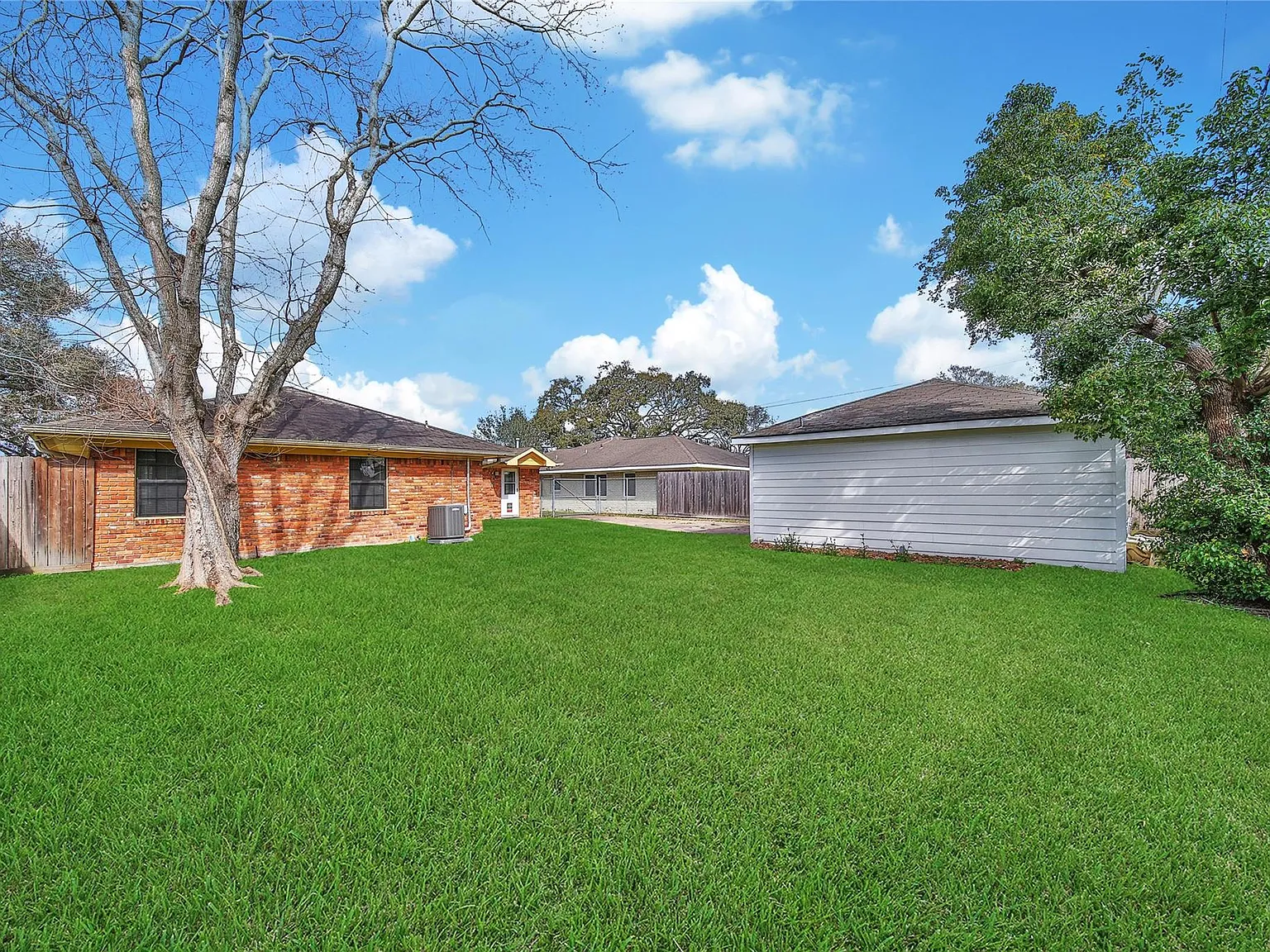 3 bed, 2.0 bath, 1904 sqft, $2,500 — Photo 4