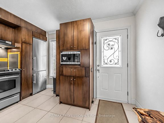 5th image of 220 Manitoba St #32