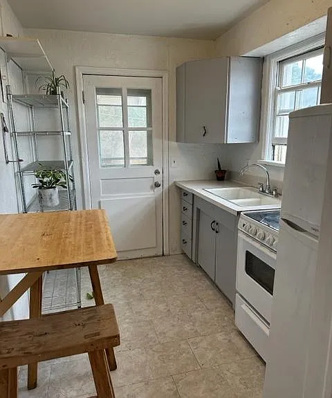 658 N Desoto St #A — Photo 11