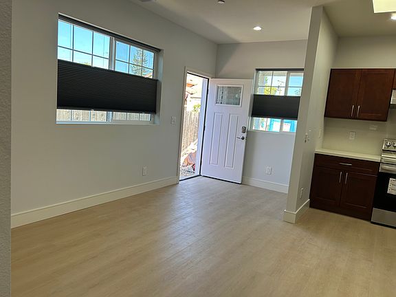 5th image of 10223 Sterling Blvd