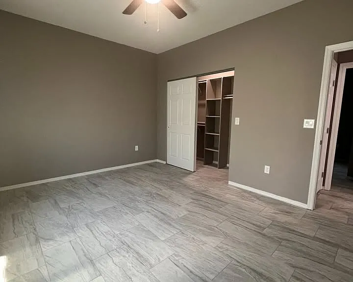 834 W Roger Rd #2 — Photo 7