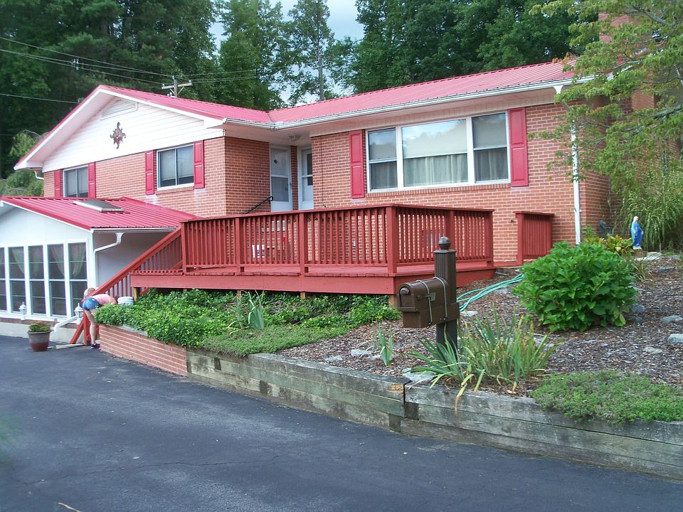 Main entrance to upper leve