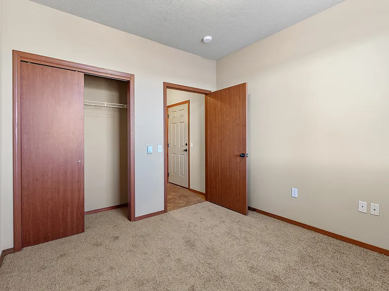 Eagle Point Apartments — Photo 33
