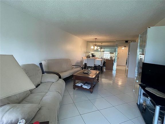 4th image of 3503 Oaks Way #412
